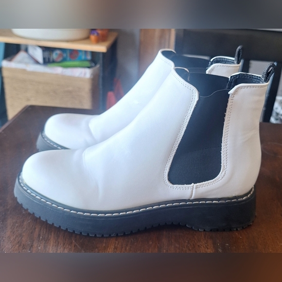Madden Girl Shoes - Madden Girl 7.5 White Chelsea Boots